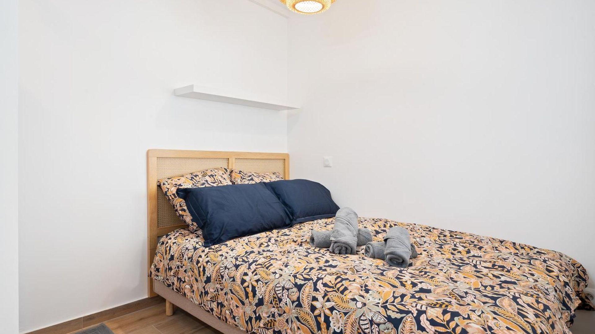 Apartment Renting - 2philibert - Bohemian Terrace Port & Promenade