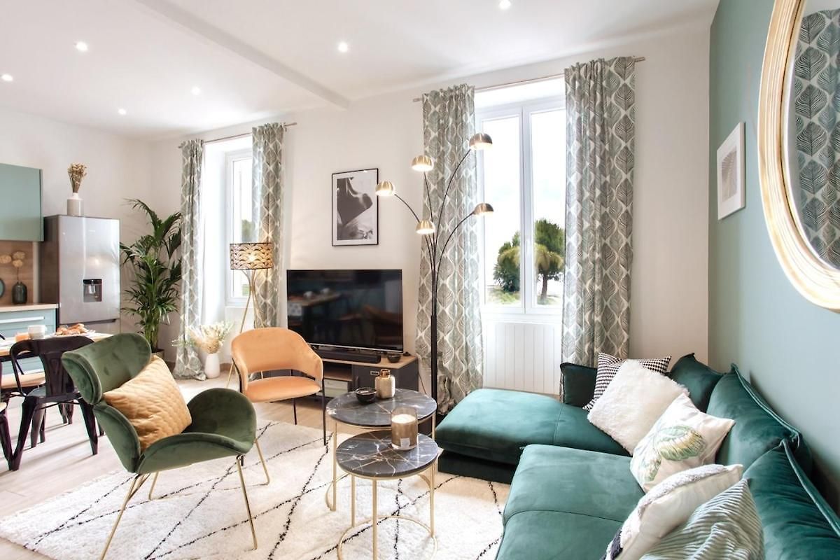 Promenade Sea View 2 Bedrooms, Ac, Wifi Apartment *