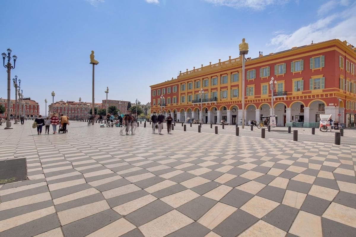 Carre D'or Place Massena - Magnifique