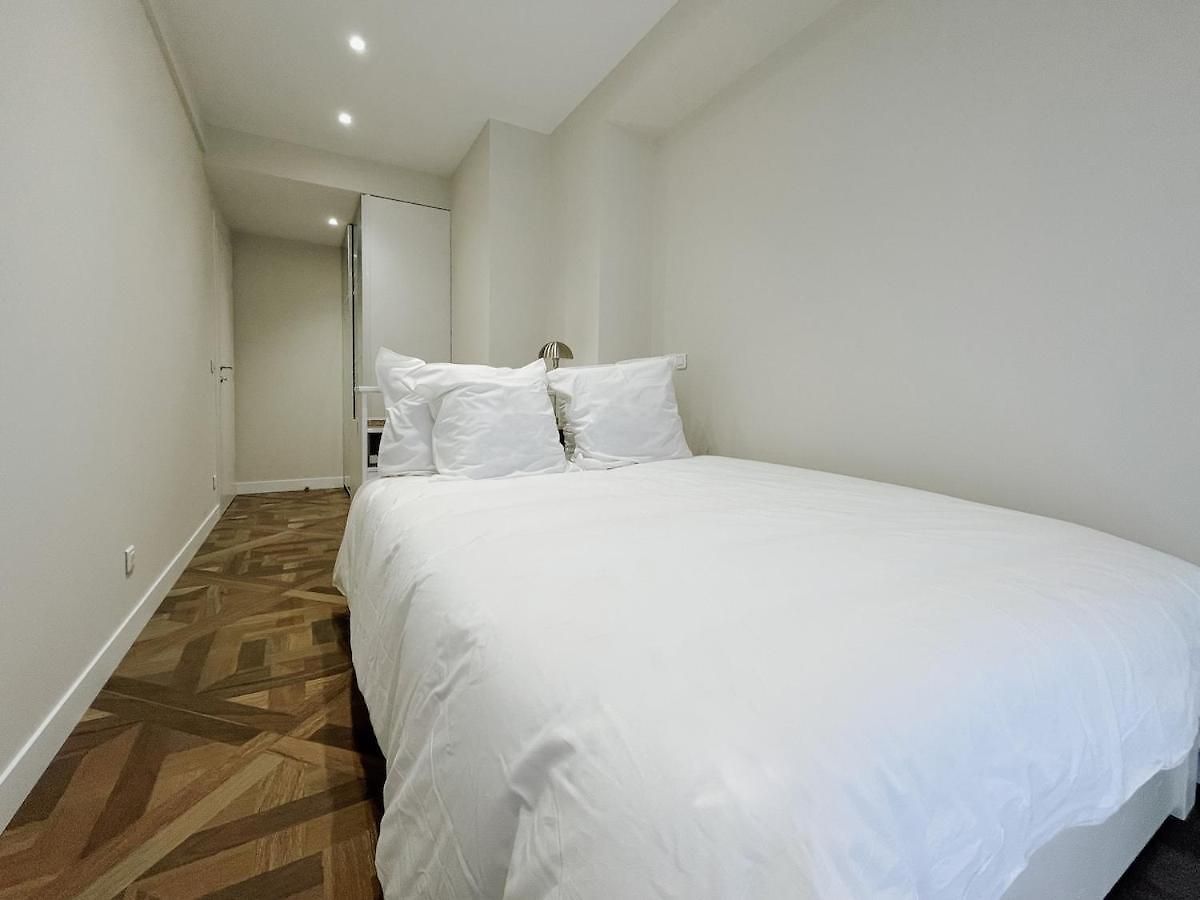 Apartment Charming Apartment, Air-conditioned And Centrally Located