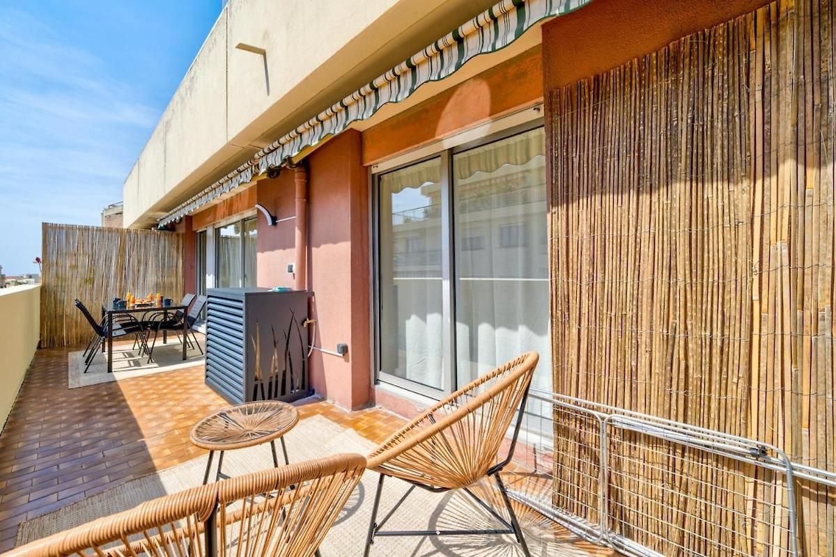2p Standing, Terrasse, Garage, Proche Port Et