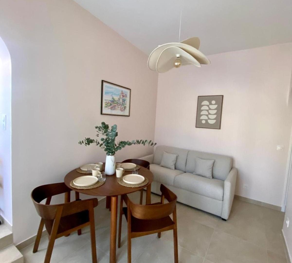 Cozy Riviera Getaway Apartment *