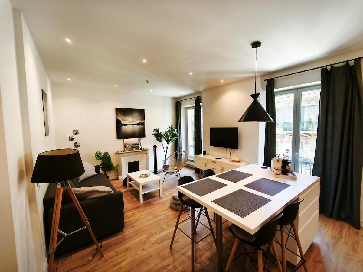 Apartment Spacieux Et - Vieux 5 Mn' A Pied Nice