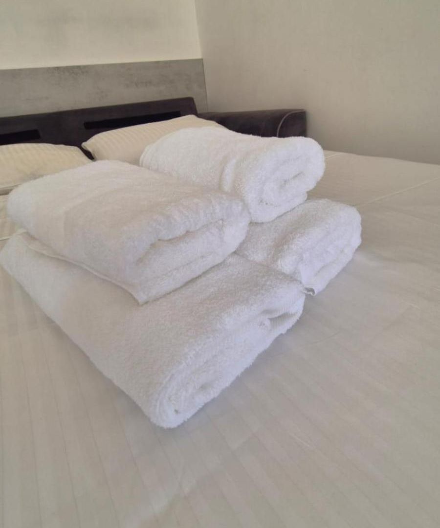 Apartment Center & 5 Min Walk!