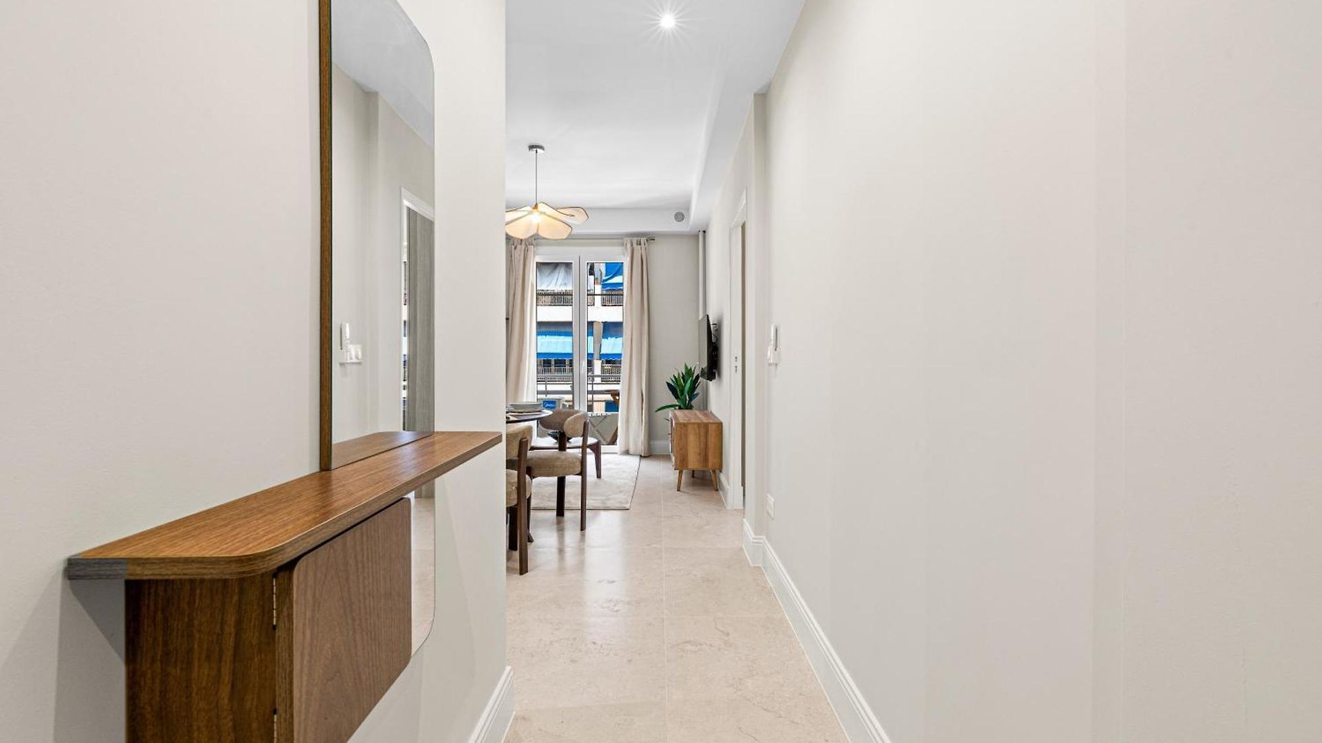 Apartment Fully Renovated 2-bedroom Nice
