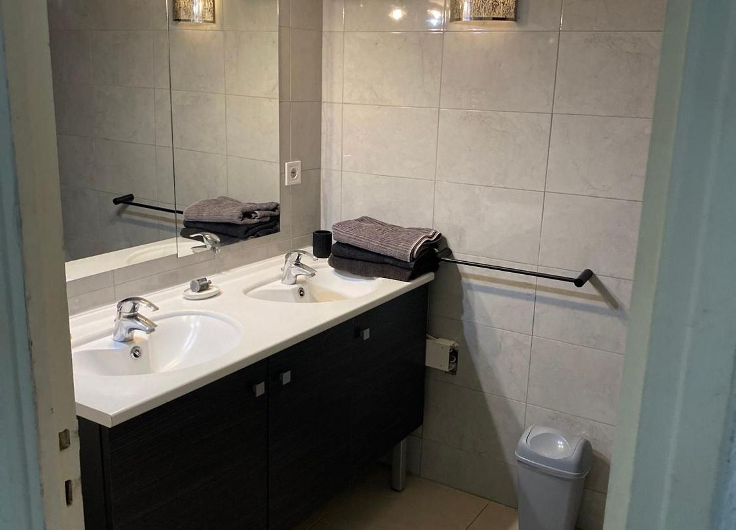 Apartment Superbe 3 1 Salon Cosy Et 2 Grandes Terrasses Moderne Tram A 2 Min 6 Personnes *