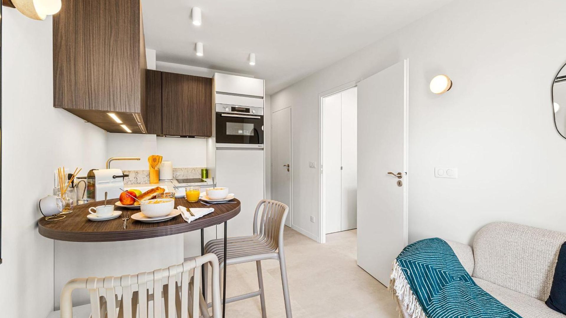 Carabacel - One Ac And Balcony * Nice