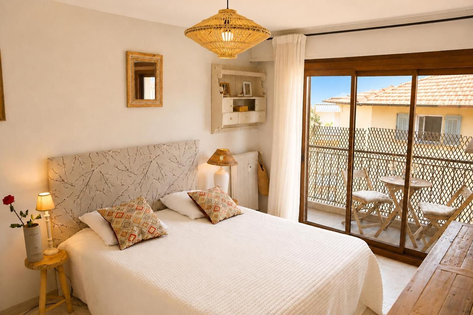 Sunny Terrace With Great View- Port, & Garibaldi- 3 Apartment