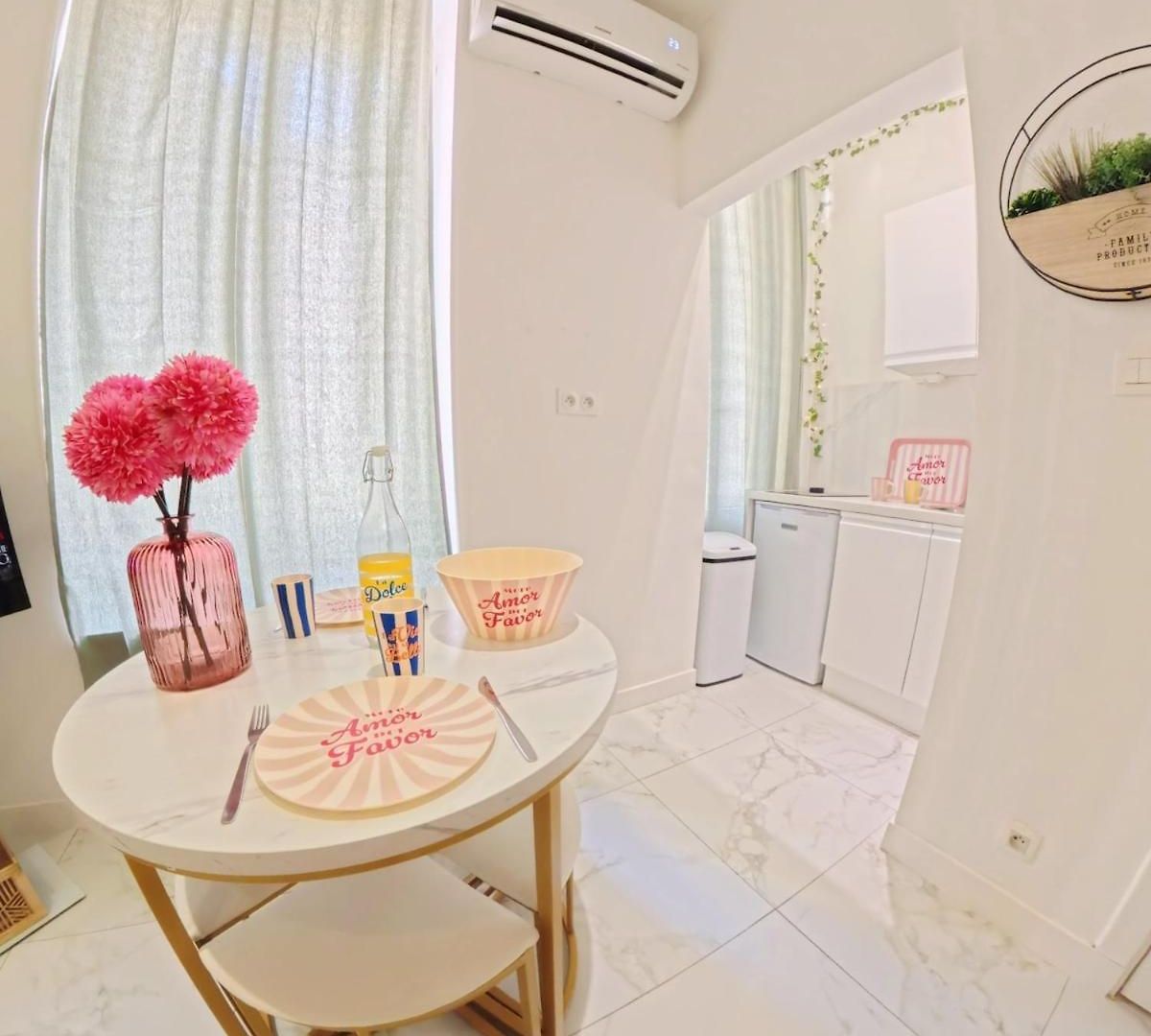 Apartment Beautiful Refurbished Air Conditioned Heart Of