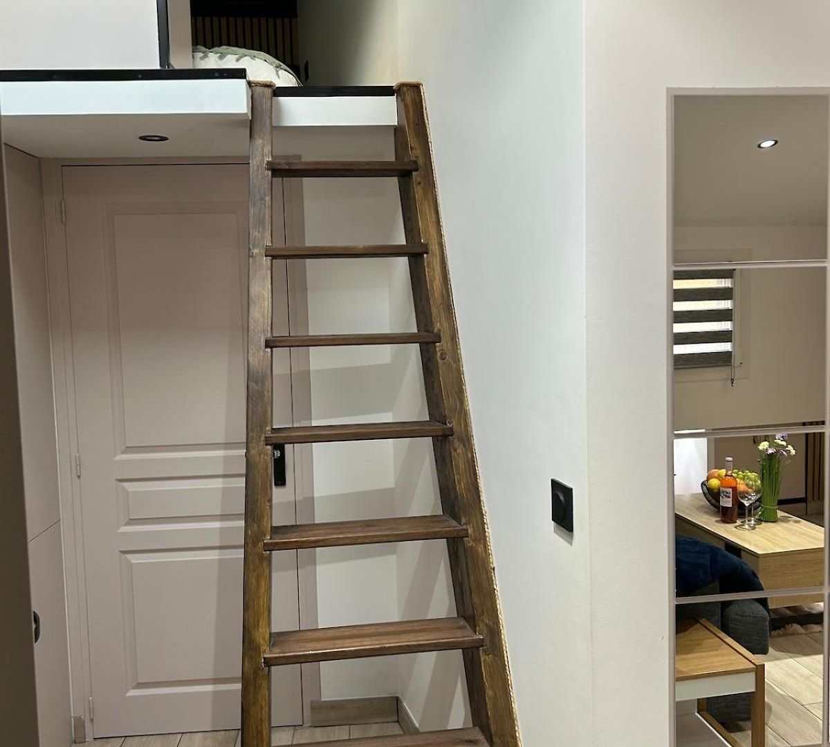 Charming New For 4 People - Garibaldi & Tram Apartment