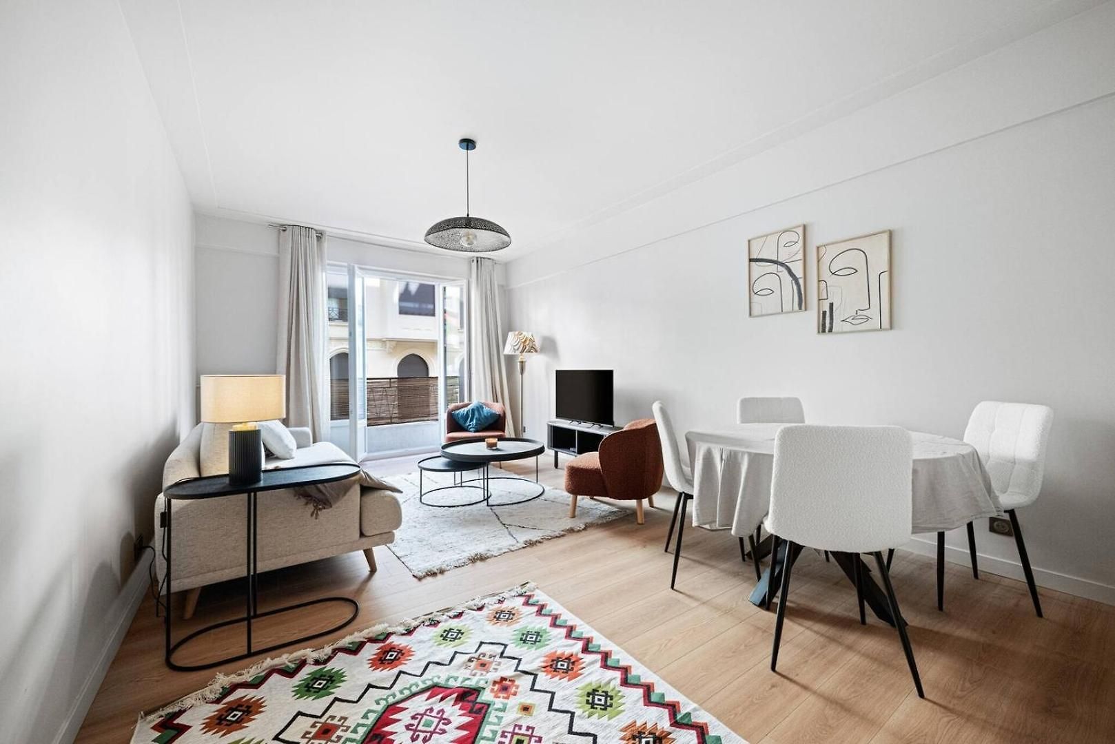Charming & Comfortable - Heart Of Apartment *