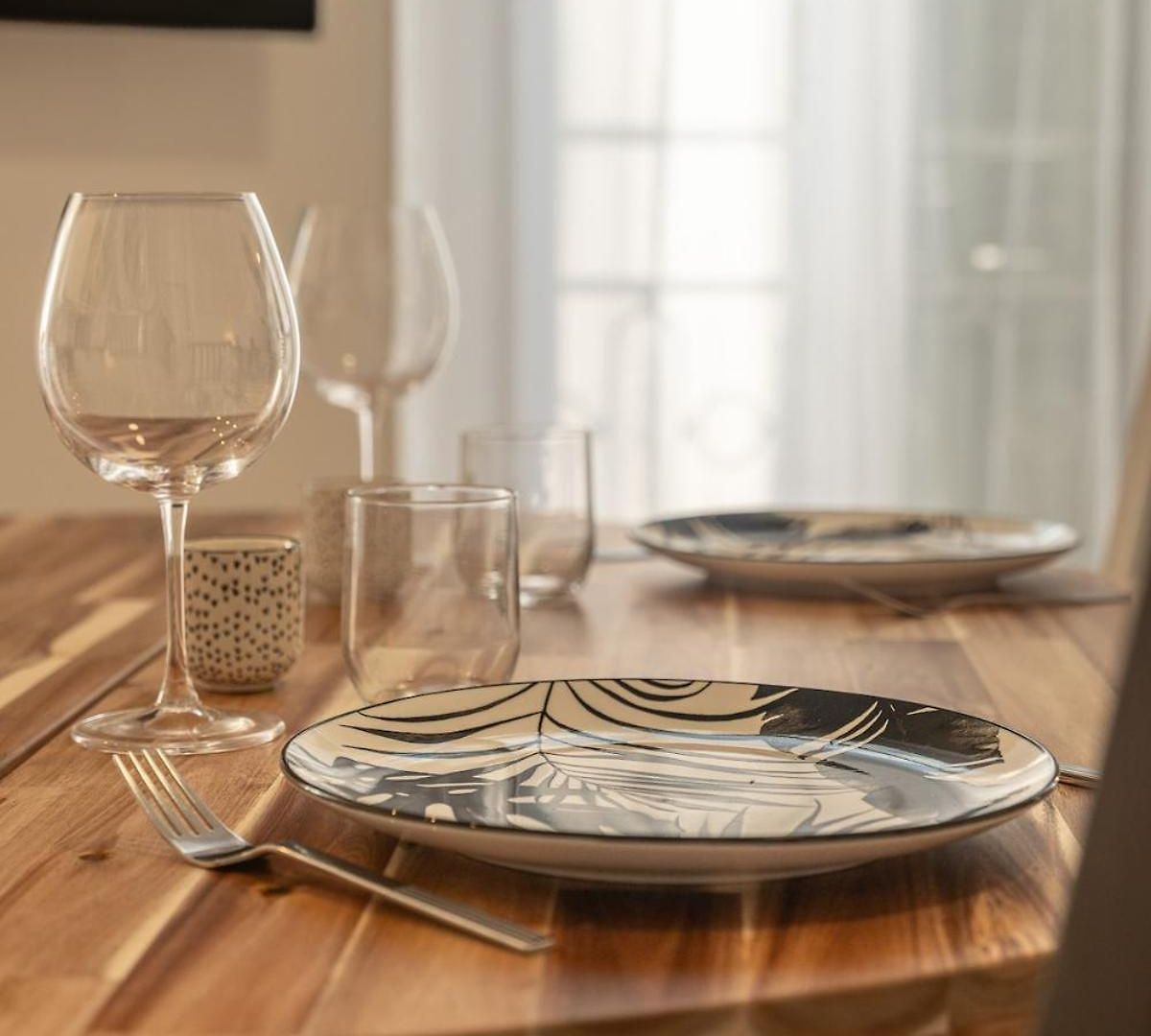 Apartment New Designer Ac Wifi Near Train Station *