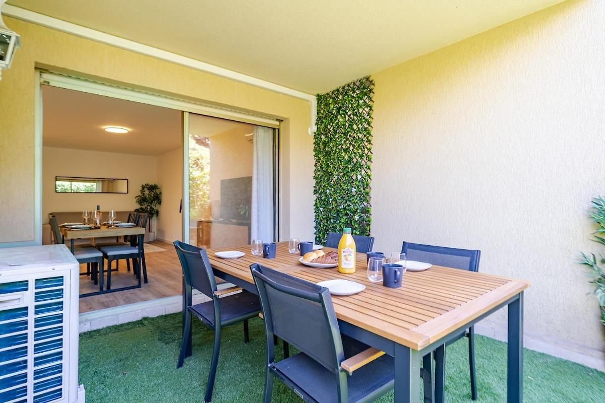 Beautiful 2-bedroom Apartment, Garden, Swimming Pool, Sea Within Walking Distance Apartment *