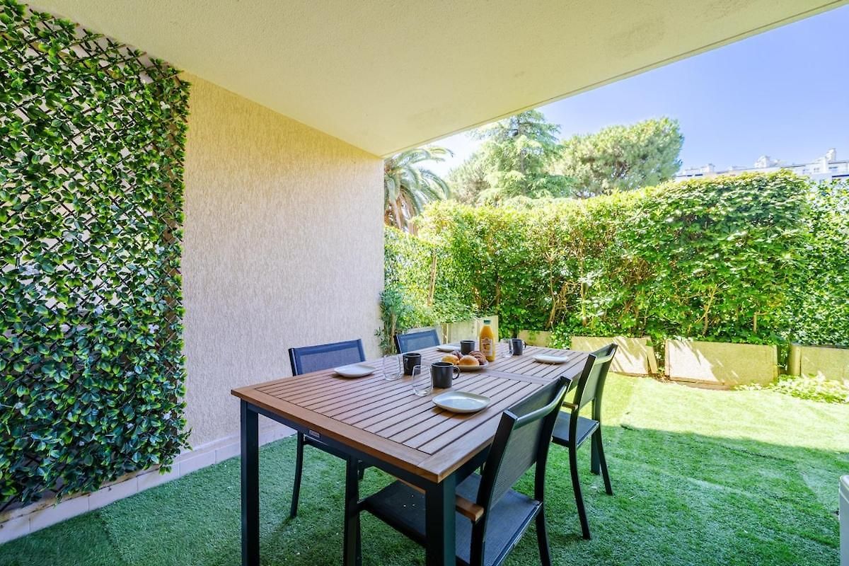 Apartment Beautiful 2-bedroom Apartment, Garden, Swimming Pool, Sea Within Walking Distance *