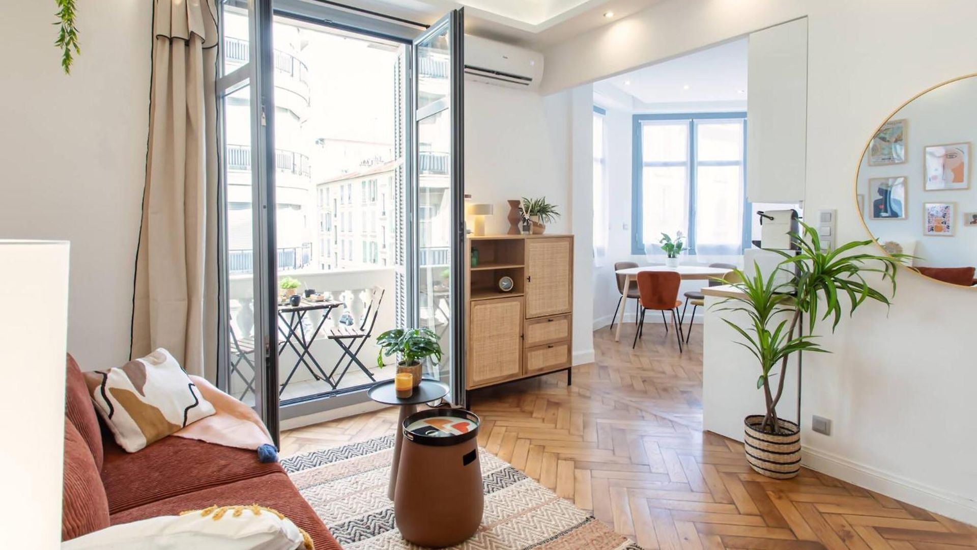 L23 Staywizus - 1 Bdr Shakespeare 2 Balconies - Clim & Wifi Apartment