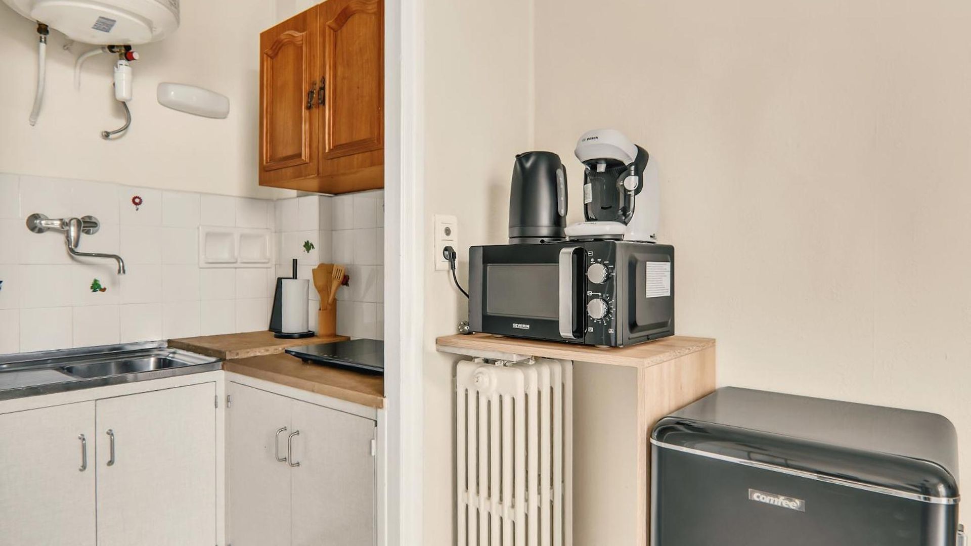 Charming Studio, Balcony With Garden View, Liberation Apartment