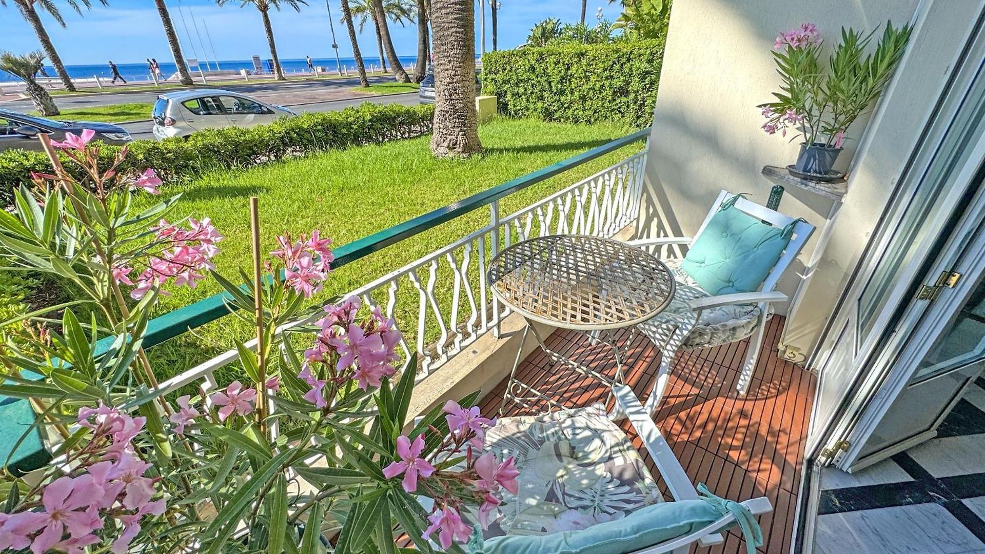 Rare Seafront Garden On Promenade *