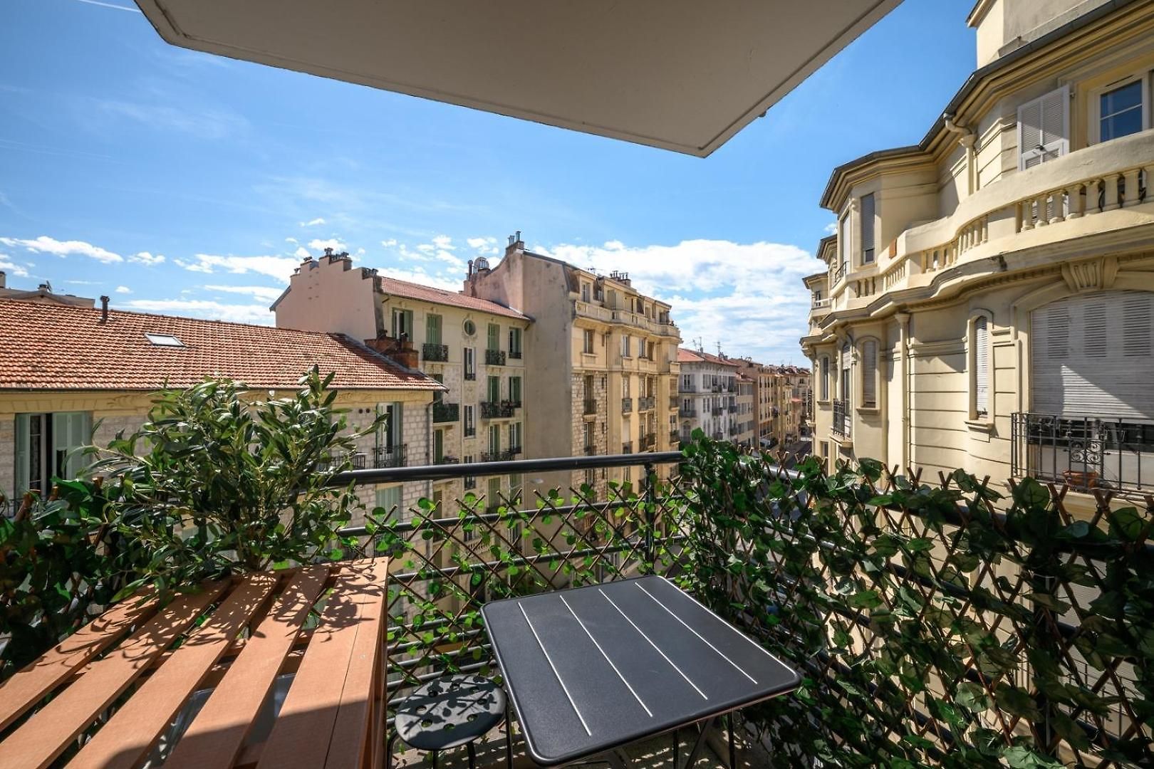 Apartment Stunning & Bright - 2 Bedrooms - Parking Wifi/ac Nice