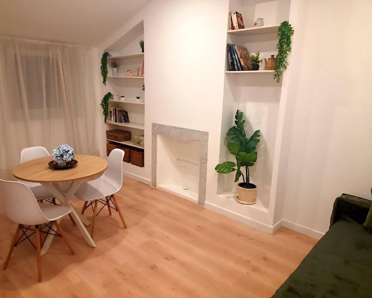 An In The Very Center Of The For 8 Guests Nearby Are A Tram Stop And Train Station Apartment Nice