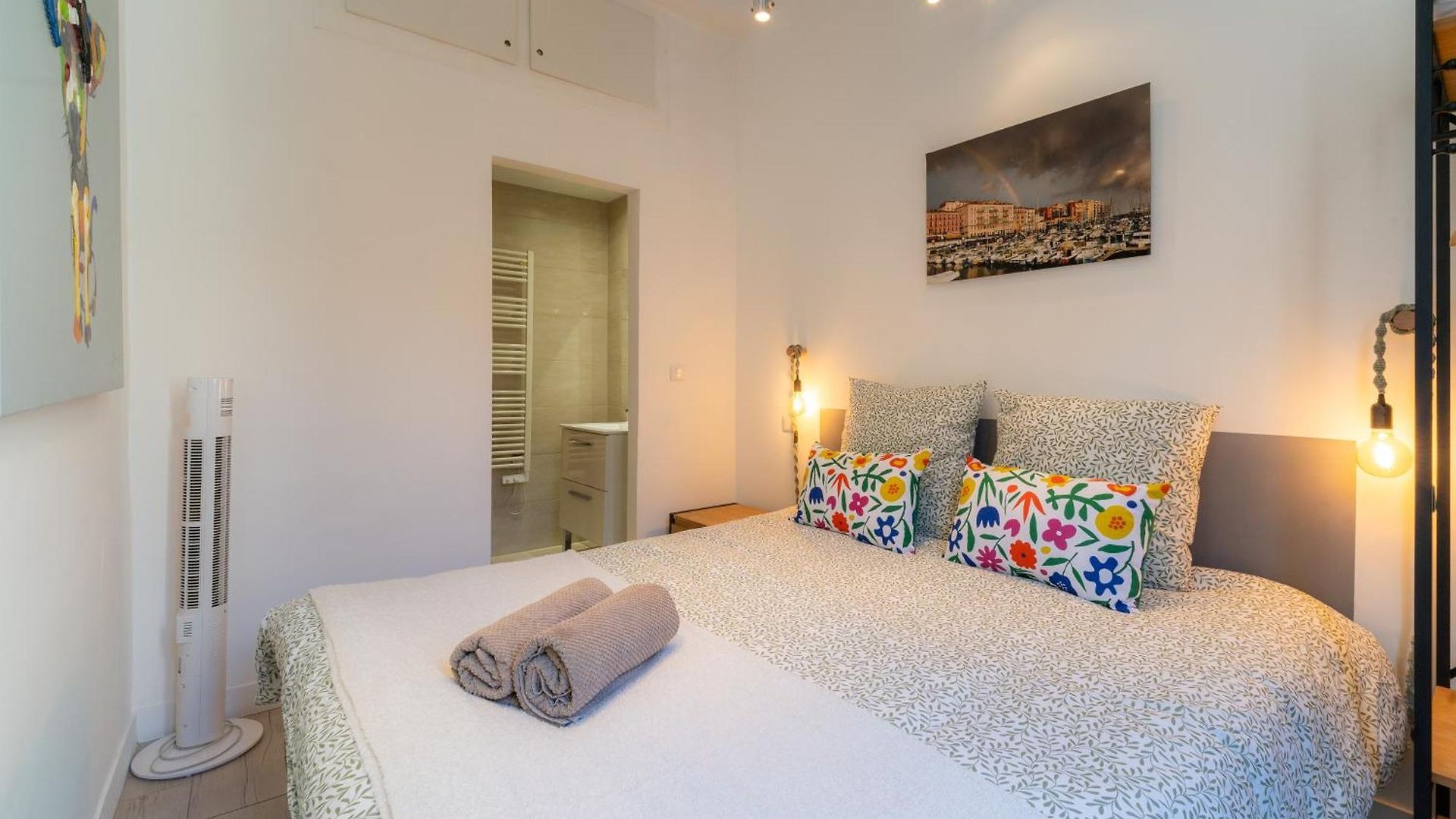 Old Town Nice, 2 Bedrooms & 2 Bathrooms,quiet, Ac For 4 People Apartment *