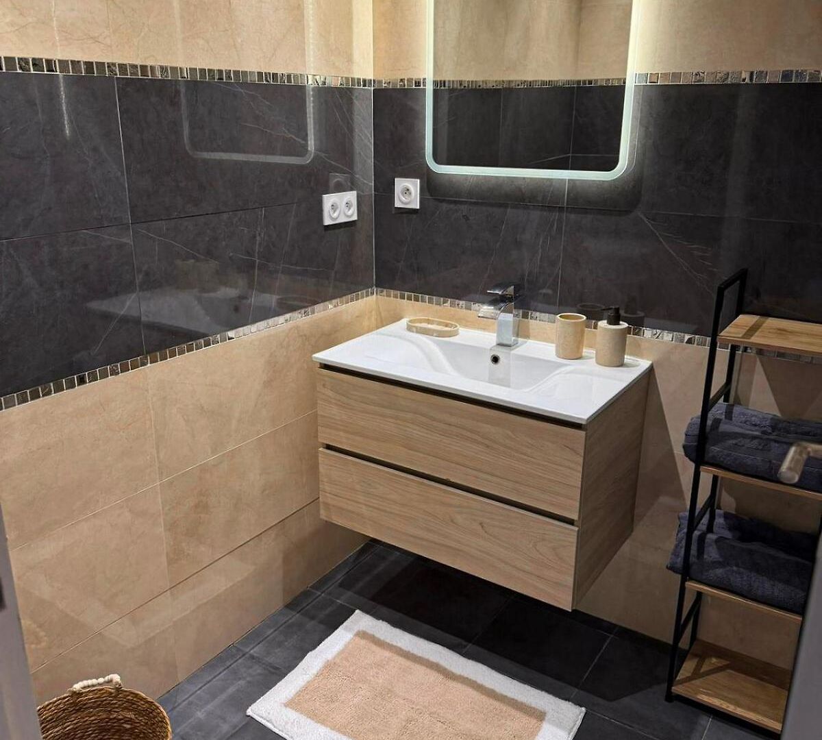 Apartment Full Furnished In Downtown With Double Ac 50m2