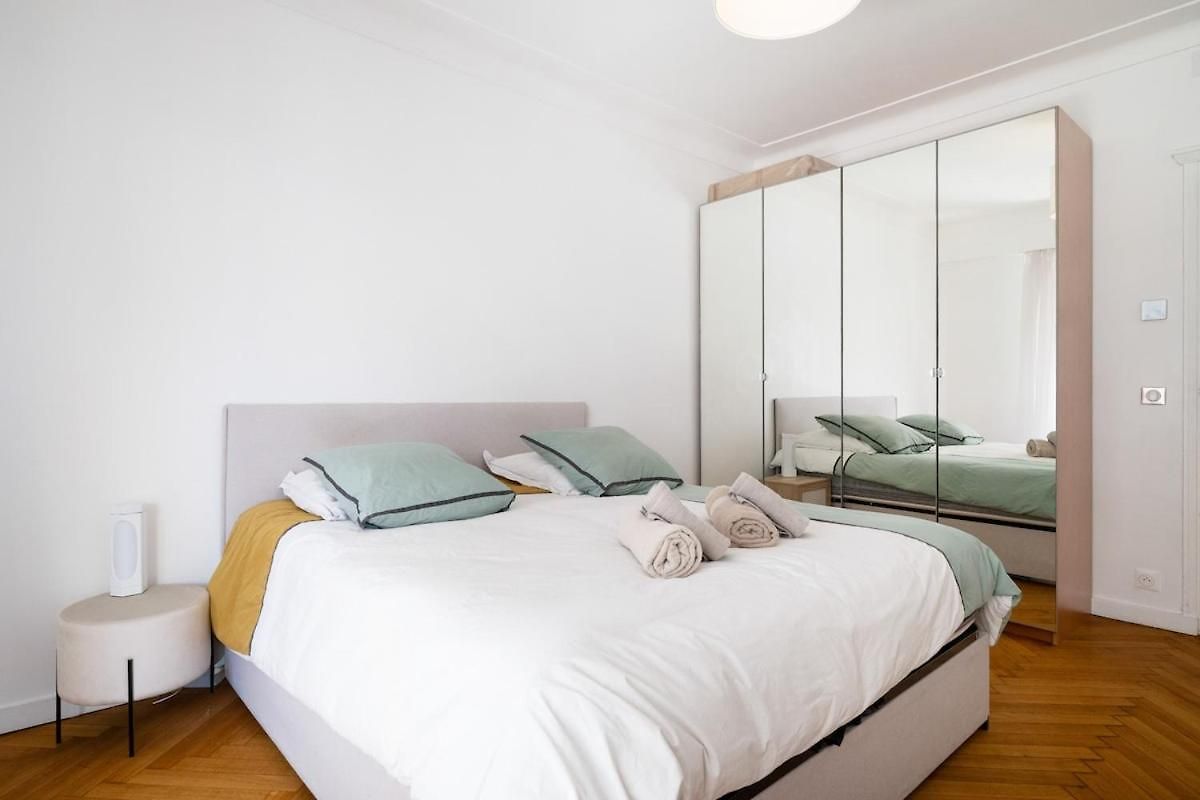110 M2 Family, 3 Bedrooms Ac And Terrace 8 Min Away *