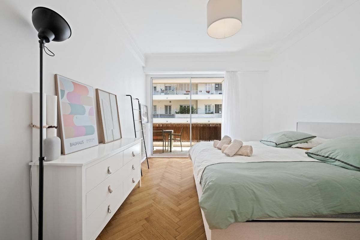 110 M2 Family, 3 Bedrooms Ac And Terrace 8 Min Away