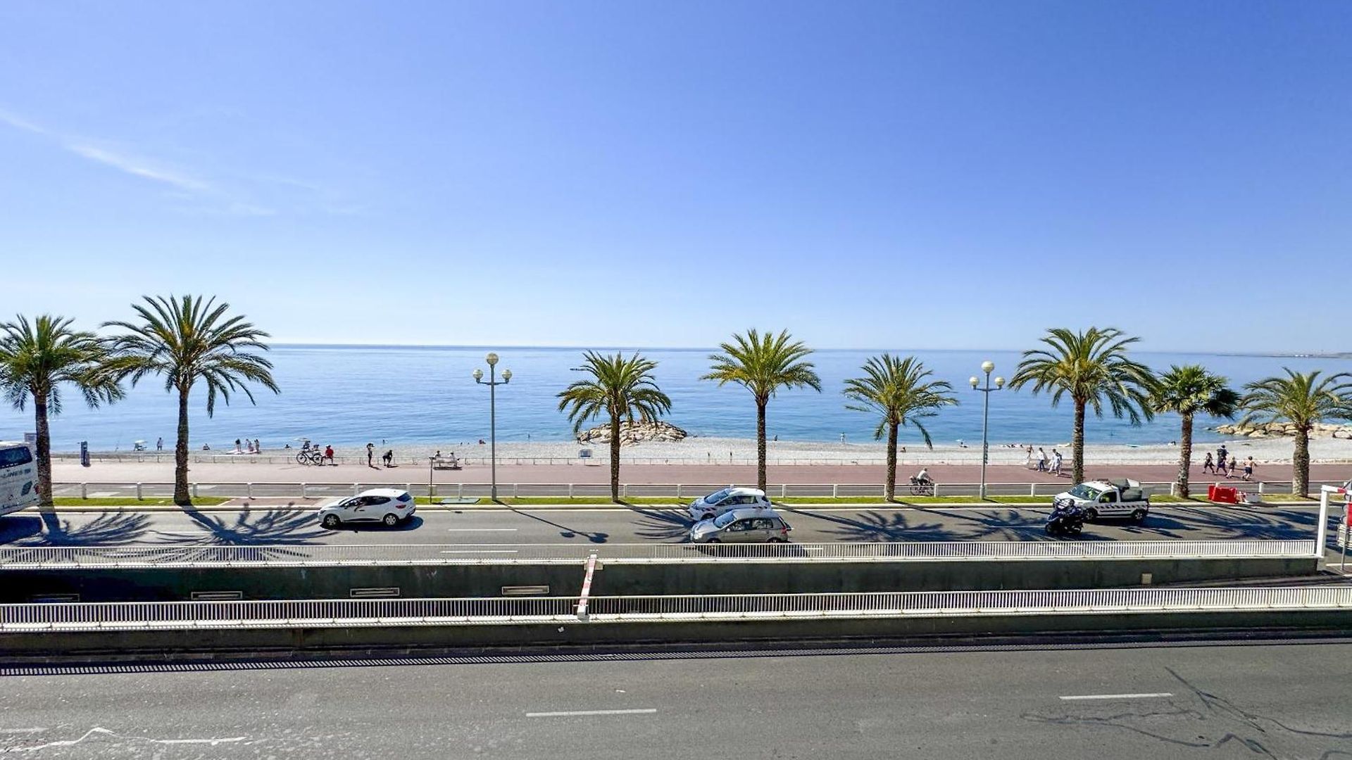Apartment Elegant Sea Front
