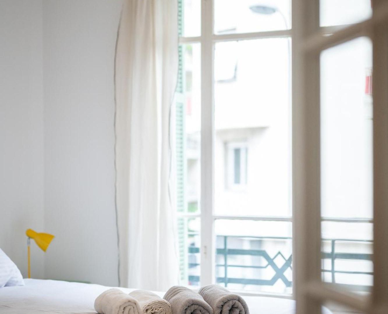 Charming & Comfortable - Near The Port / Parking Apartment