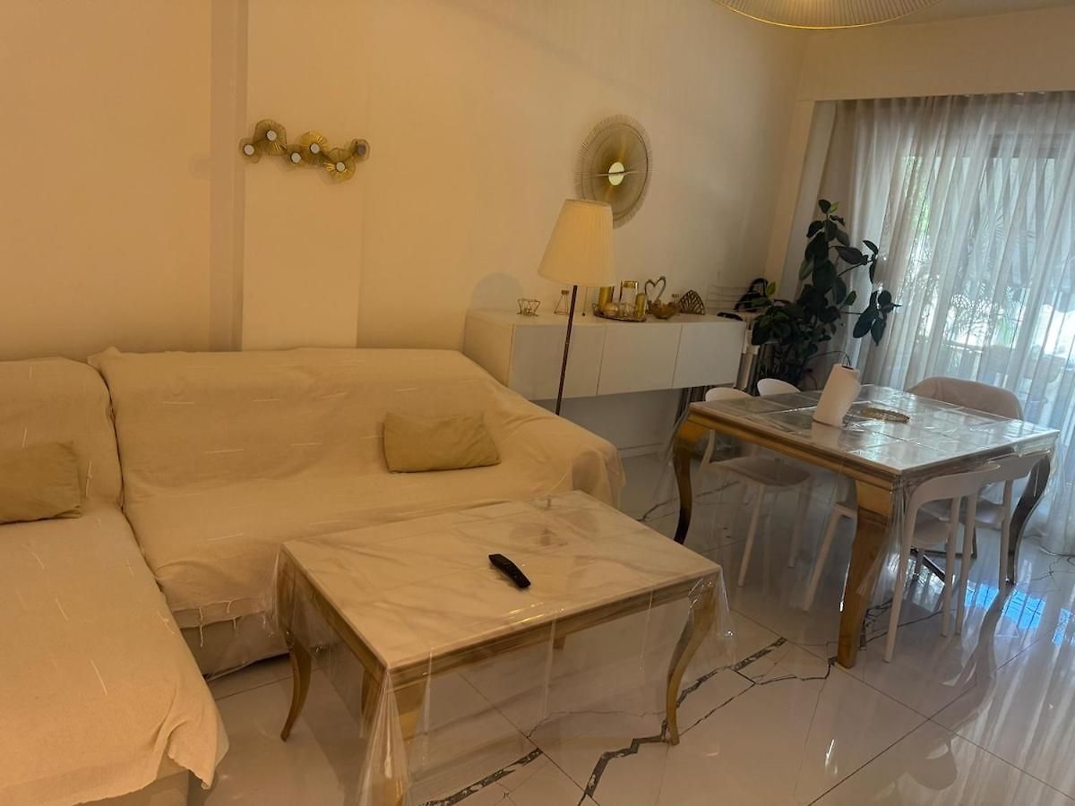 Apartment Sunny Getaway In Terrace Parking *