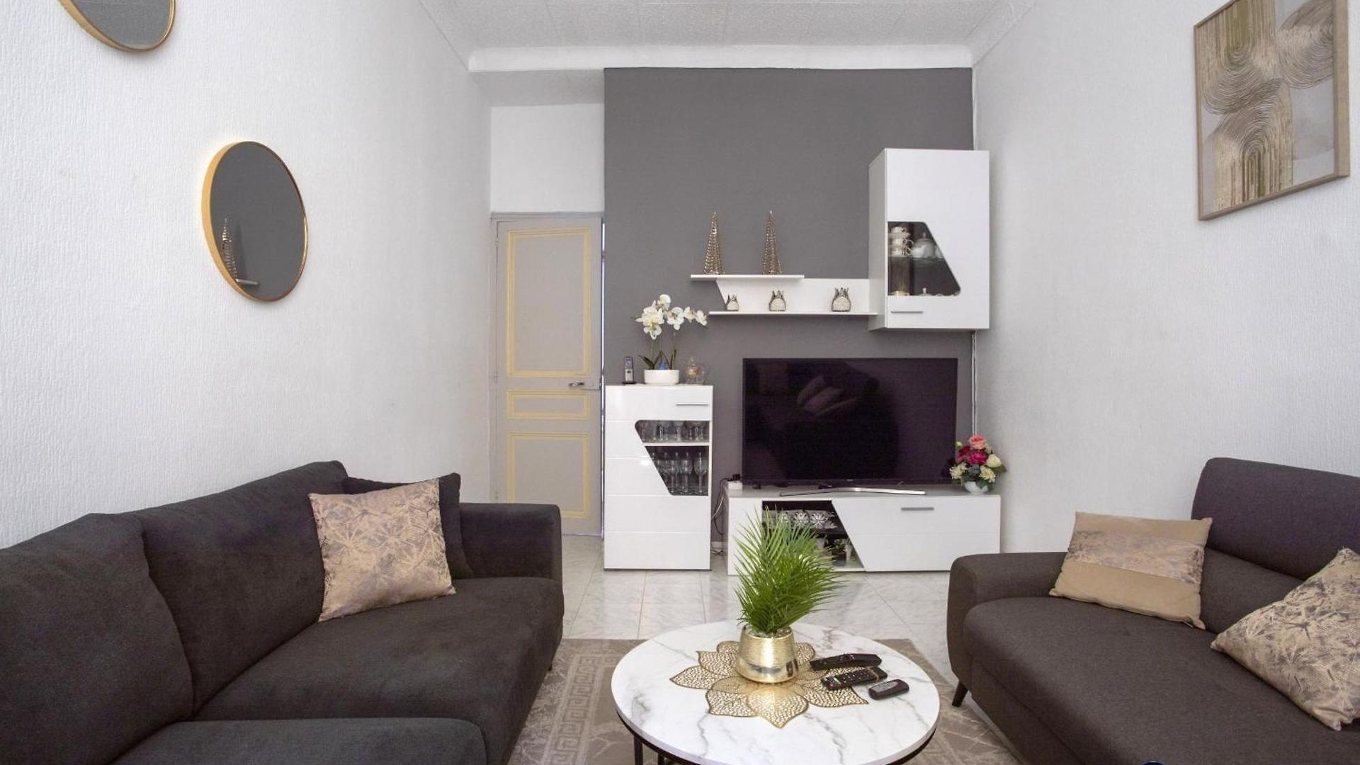 Air-conditioned In The Republique District Apartment *