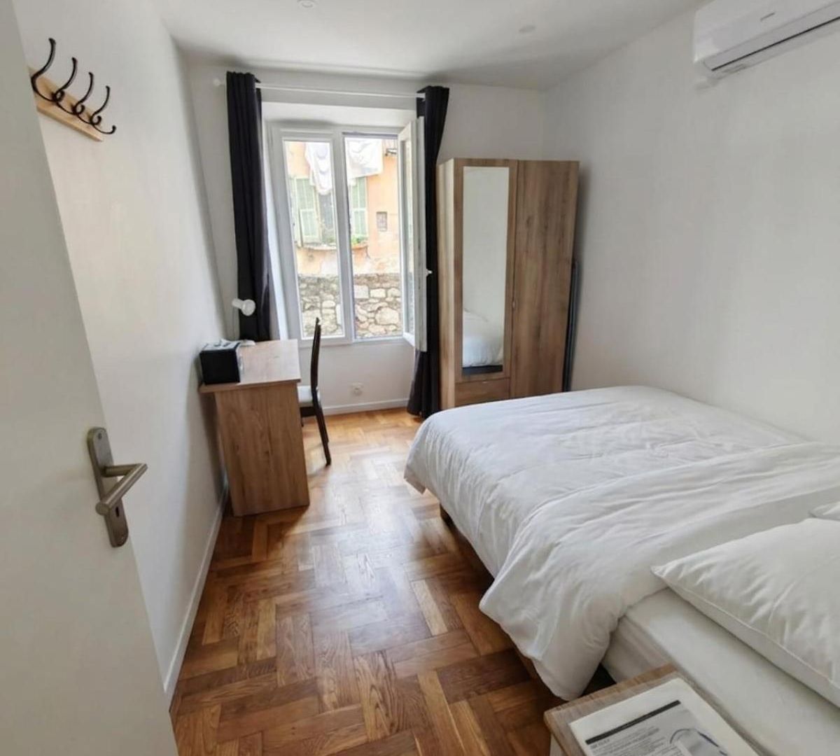 Apartment 2-bedroom In Sleeps 4