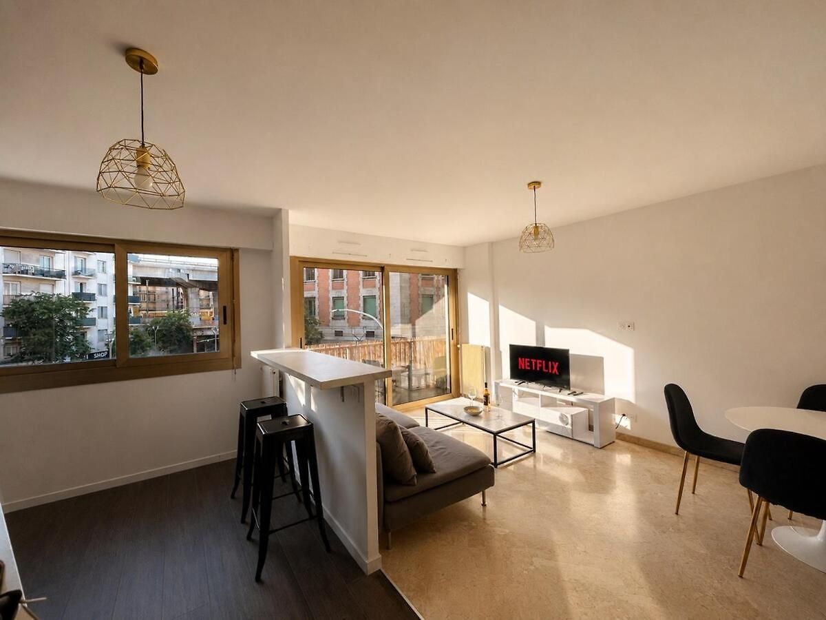 Grand Moderne Centre Apartment Nice