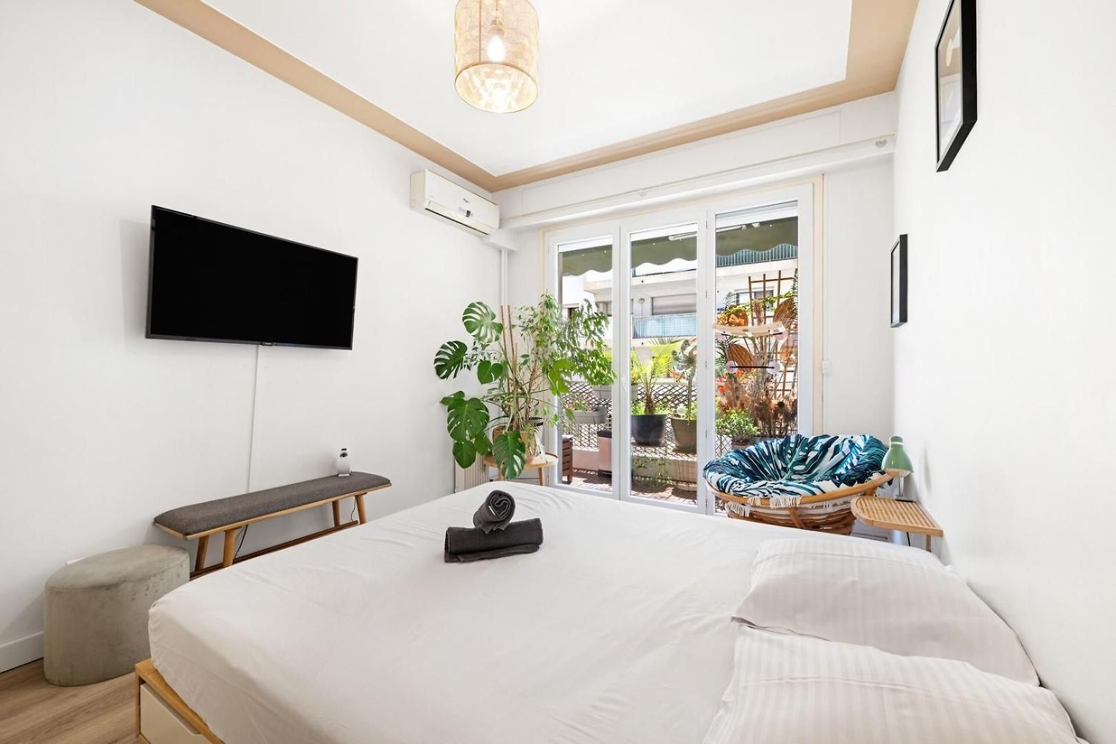 Bright & Cozy - Large Sunny Terrace *