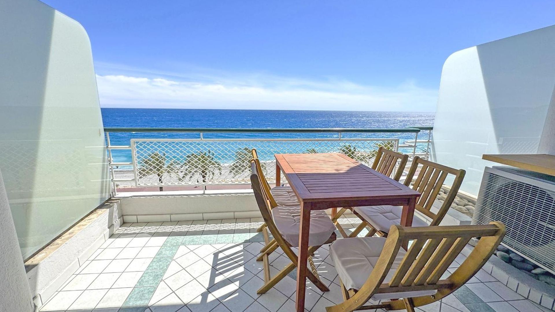 Apartment Seaside Escape With Terrace -