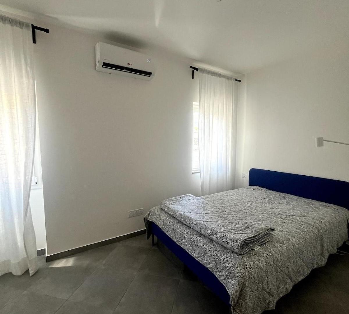 140 M Apartment, 4 Bedrooms Sea Airport And Tram Apartment