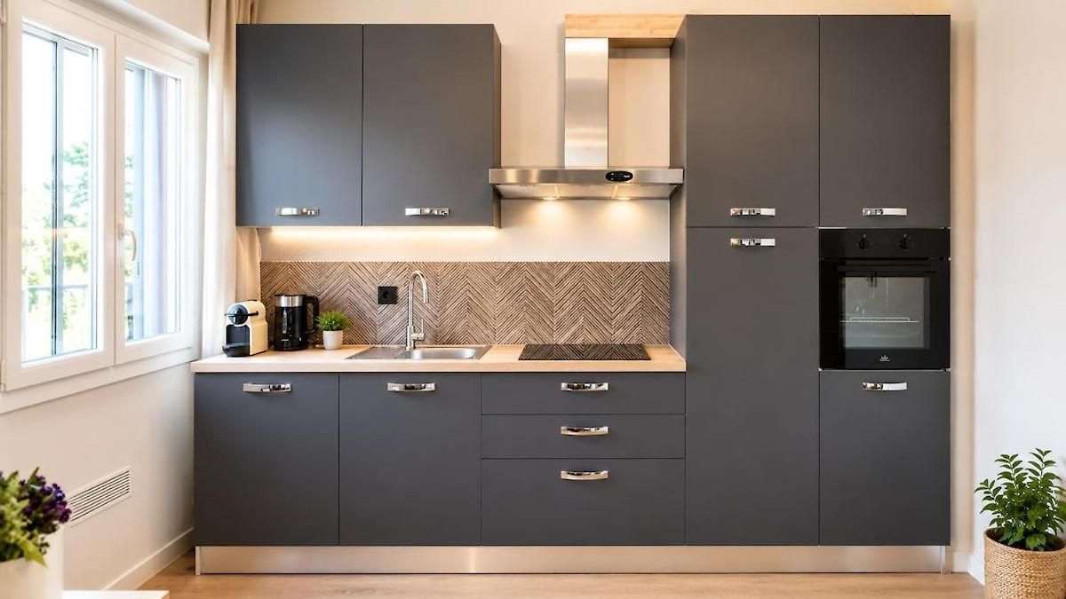Completely Renovated 2 Minutes From The Apartment *