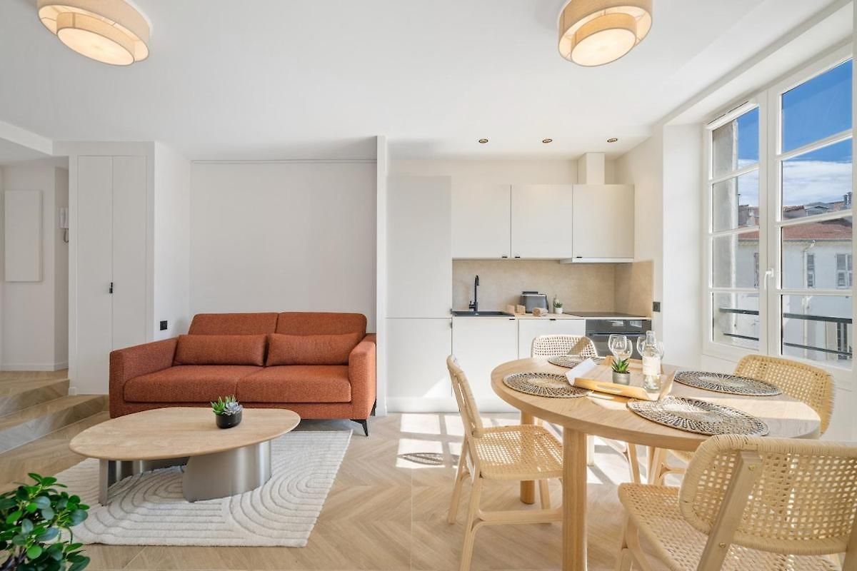 2-bedroom - Sleeps 4 - Place Massena * Nice