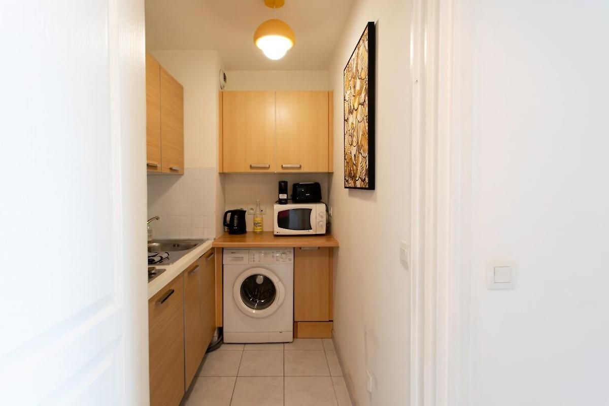 Modern 2-bedroom Sea View, Air Conditioning, Balcony Apartment *
