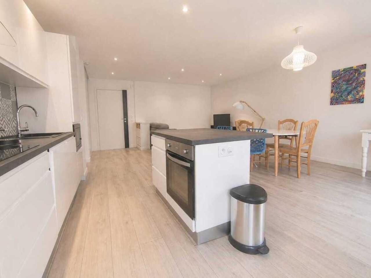 Apartment Charming With Terrace & Secure Parking *