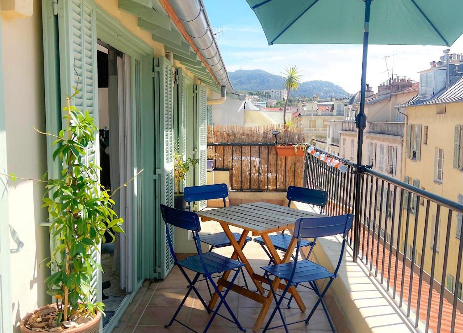 Apartment Bright Floor 2br With Large Terrace In Centre *