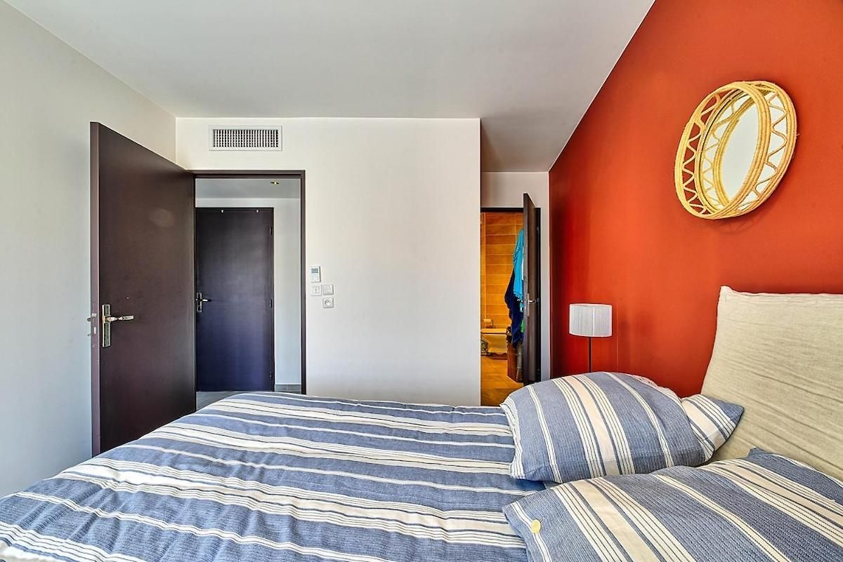 Lovely 4-bedroom Family In Apartment