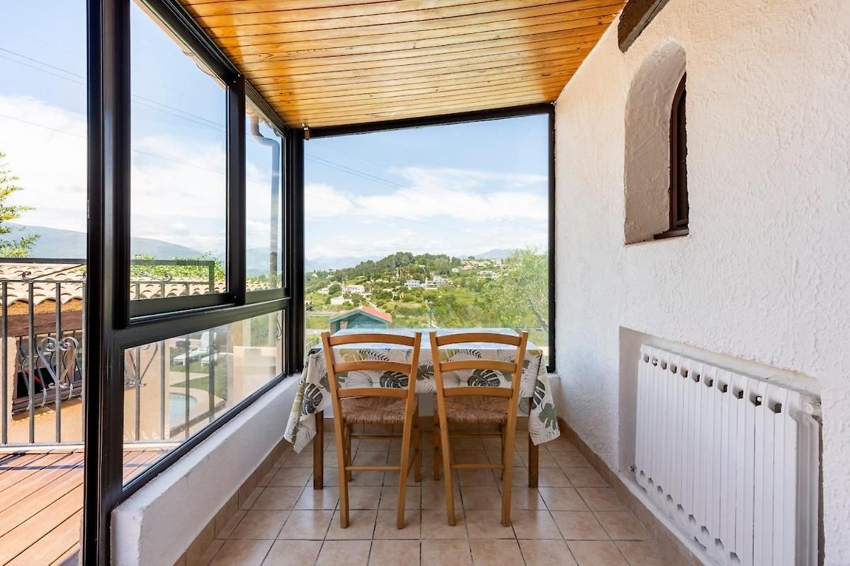 Apartment With Pool And Mountain View Nice