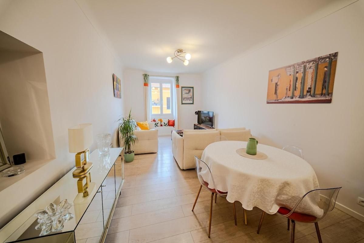 Port Lympia Lovely With Balcony & Ac Apartment