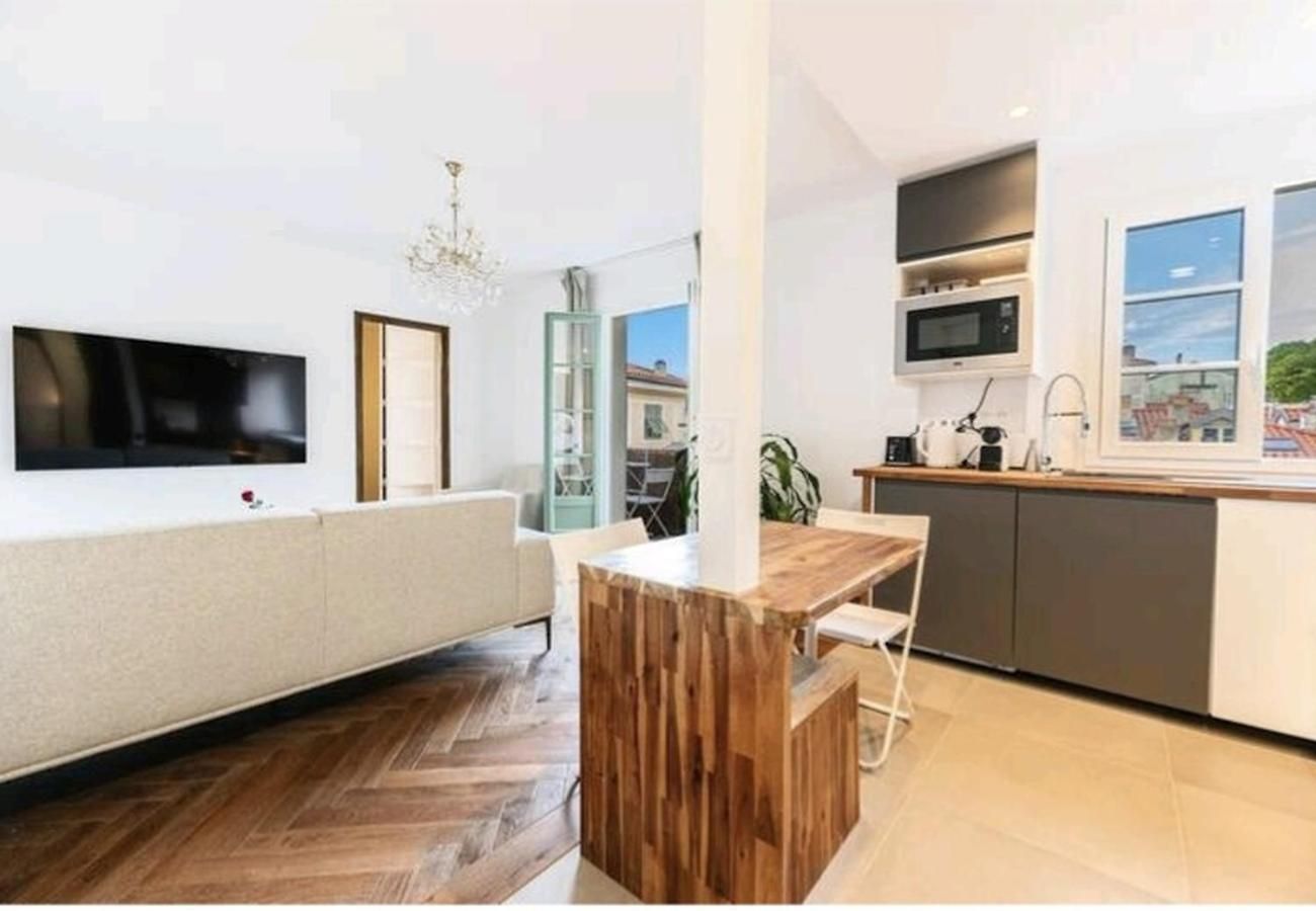 Apartment Chic At Port 2 With Private Bathrooms & Ac *