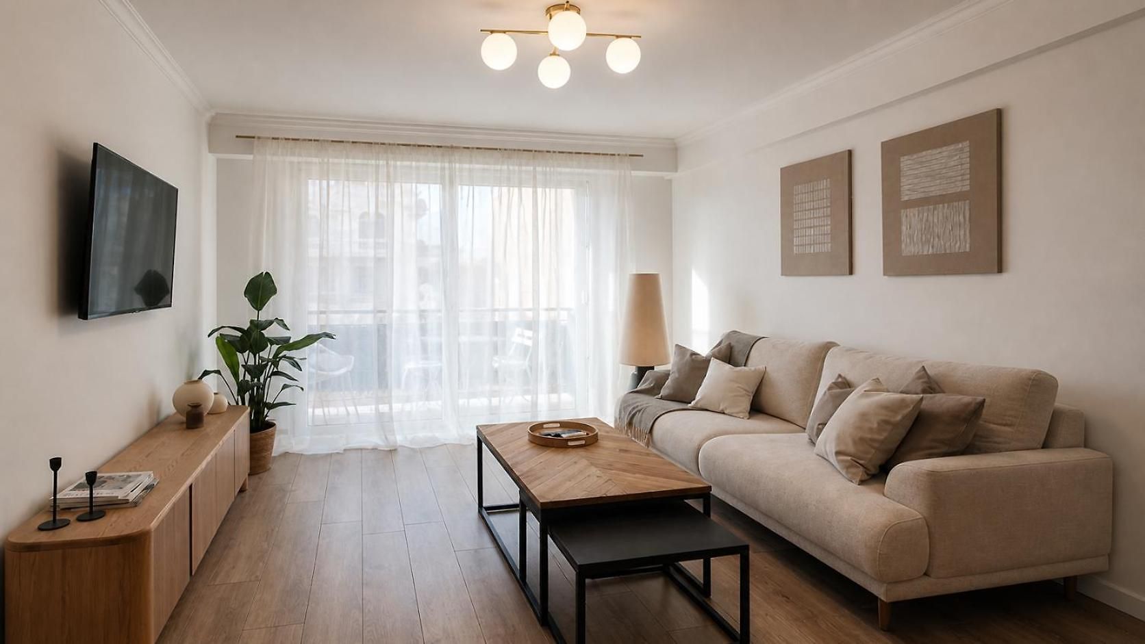 Heart Of Nice, 3min, 3 Ac Units, Balcony With 4-seater Dining!