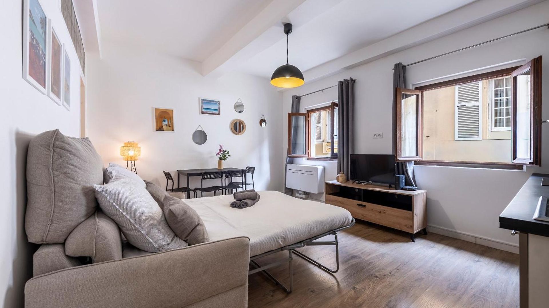 Old Town Charming Separate Bedroom - Ac