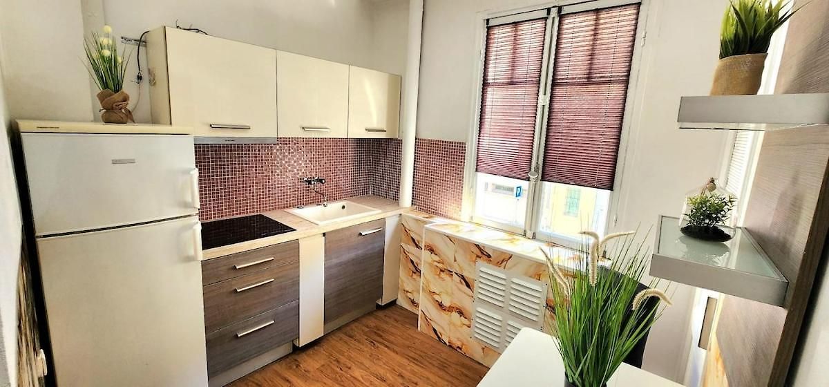 - Charming 2 In A Quiet Area Nice