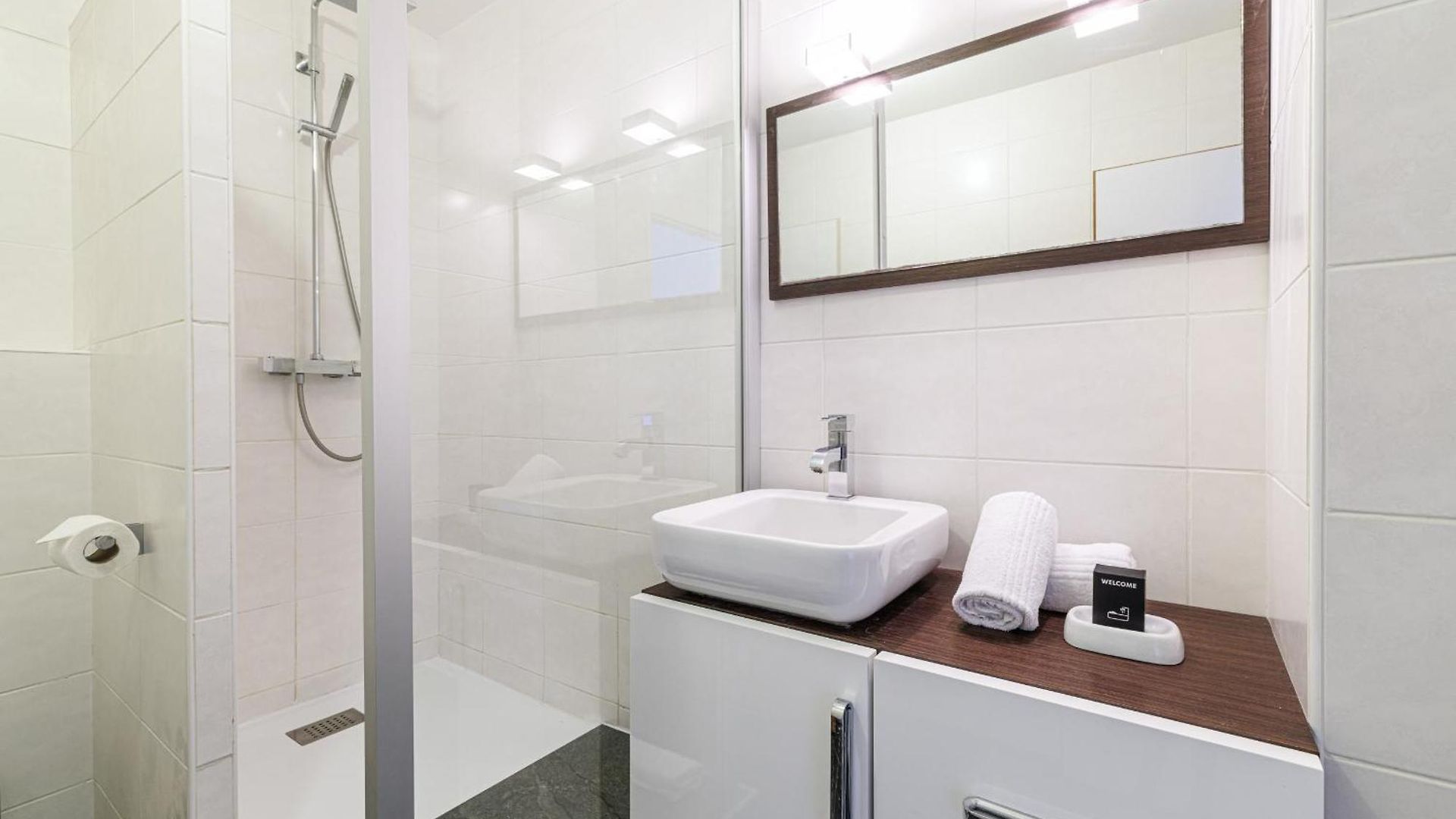 Charming 1 Bdr In The Center * Nice