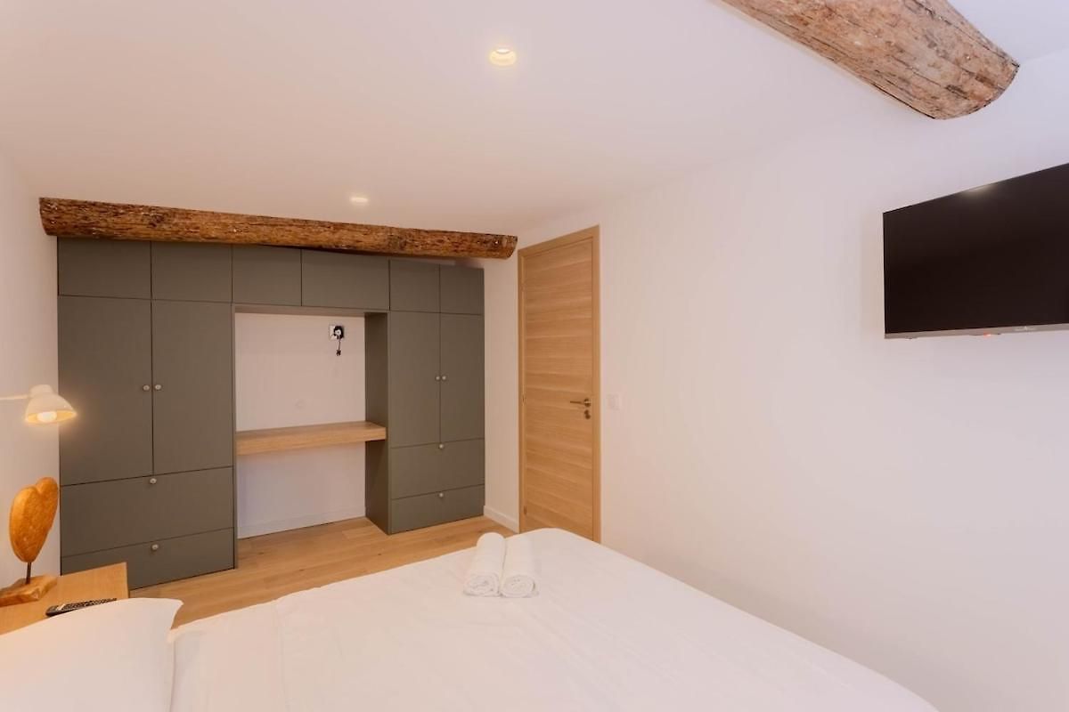 Apartment La Draperia - Patio & 2 Bedrooms - Vieux